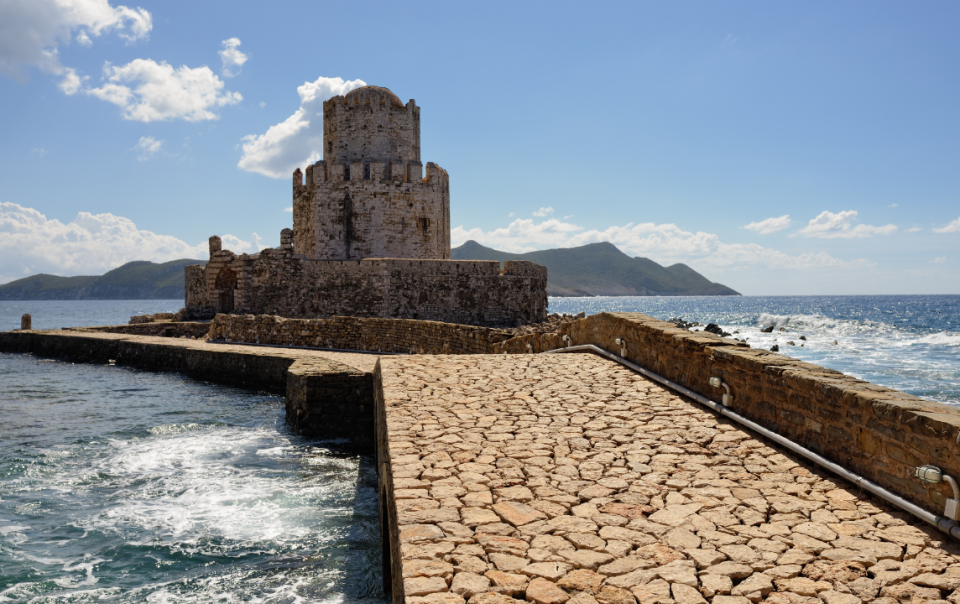 mira-suites-castle-methoni